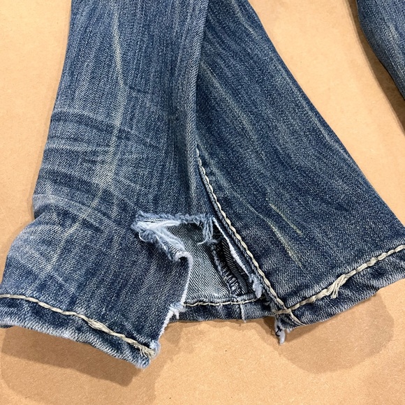 Almost Famous Distressed Flare Leg Jeans. Size 5. - Picture 8 of 9